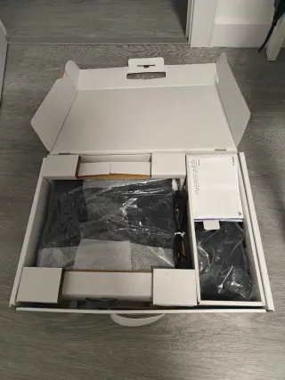 PS4 Completa con mando y cables