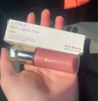 Rare Beauty Colorete Líquido Hope