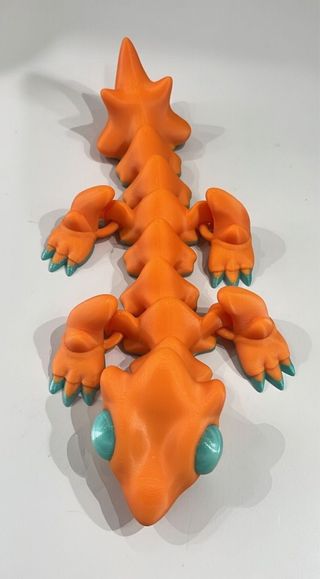 Figura de dragón naranja articulado