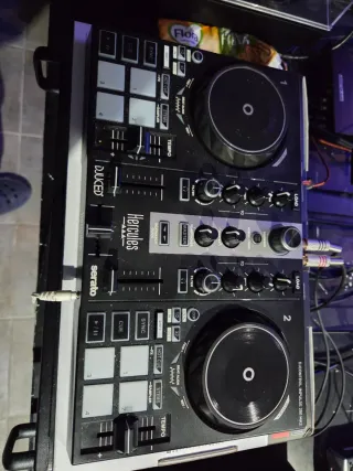 Controladora DJ Hercules Impulse 200 MK2