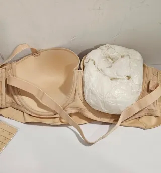 Sujetador sin tirantes beige regulable