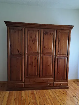 Armadio in legno massello