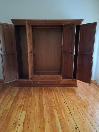Armadio in legno massello