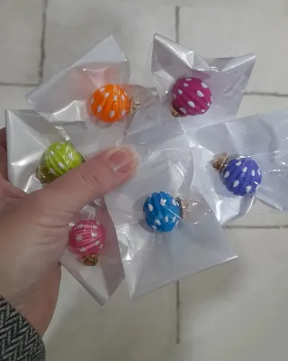 Corbata, foulard e spilla da fiera