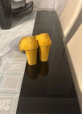 Zapatos de piel amarillos talla 35