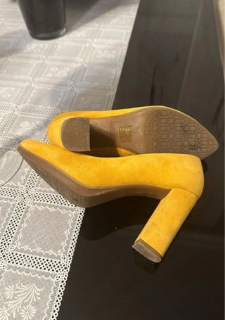 Zapatos de piel amarillos talla 35