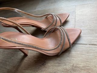 Tacones Zara Beige y Plateados