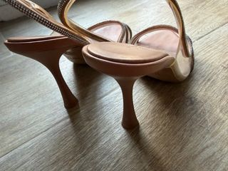 Tacones Zara Beige y Plateados