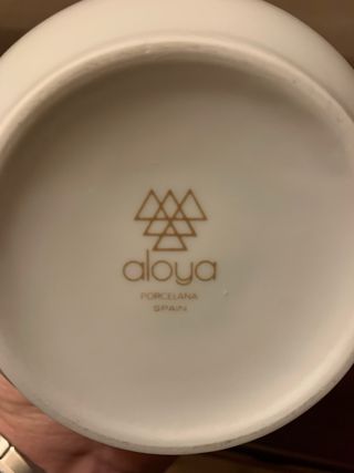 Vasetto in porcellana con coperchio decorato