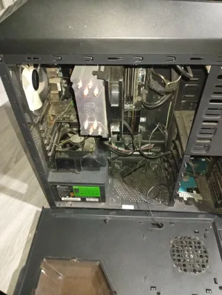 Torre Gaming Básica Negra