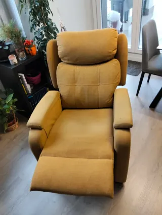 Sillón relax tela, color mostaza.