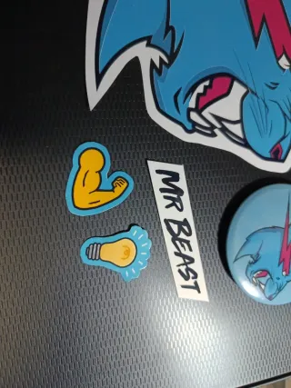 Lote Mr Beast: Chapas y Pegatinas