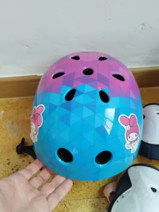 Casco y protecciones patinaje infantil