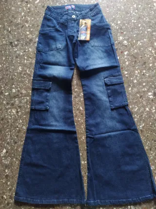 Pantalón vaquero campana azul