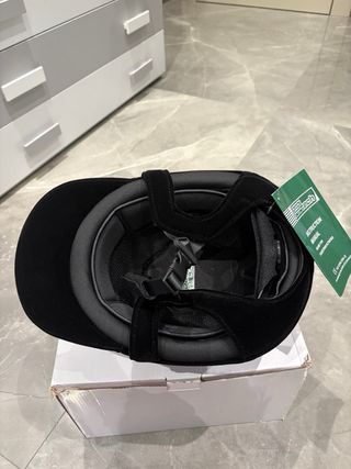 Elmetto da equitazione nero in velluto