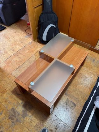 Mesa de centro de madera y cristal