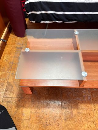 Mesa de centro de madera y cristal