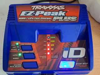Carregador Traxxas EZ-Peak ID + Bateria Lipo 2S