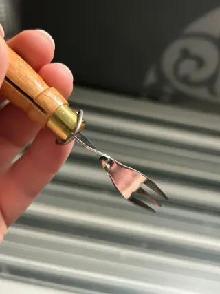 Cuchillo con tenedor plegable MAM inoxidable