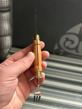 Cuchillo con tenedor plegable MAM inoxidable