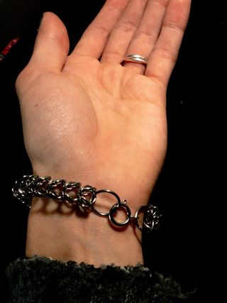 Pulsera hecha a mano