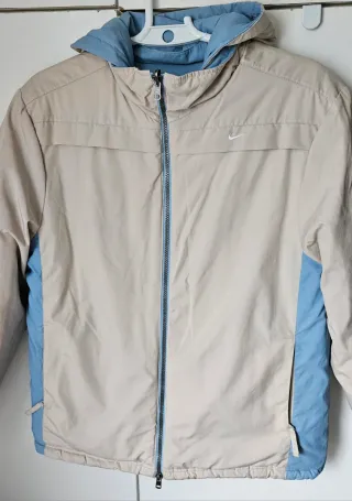 Cazadora reversible Nike azul y beige