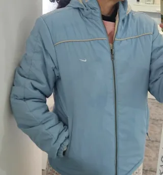 Cazadora reversible Nike azul y beige