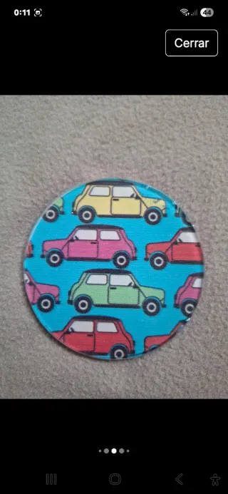 Posavasos redondos con diseño de coches y soporte