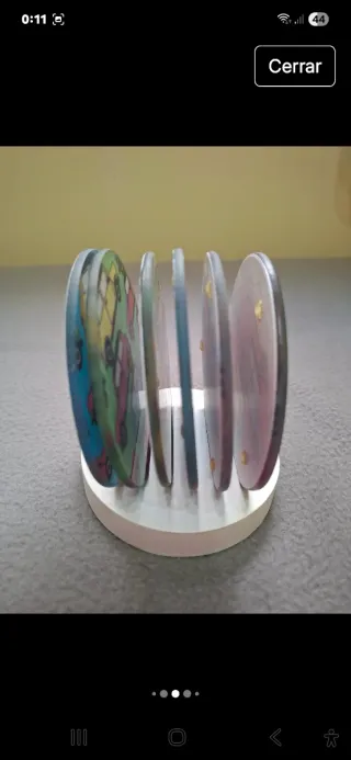 Posavasos redondos con diseño de coches y soporte