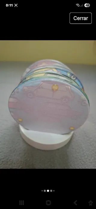 Posavasos redondos con diseño de coches y soporte