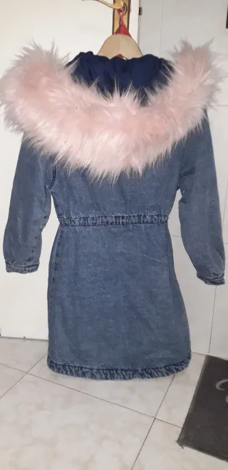 Trenca vaquera con capucha y pelo