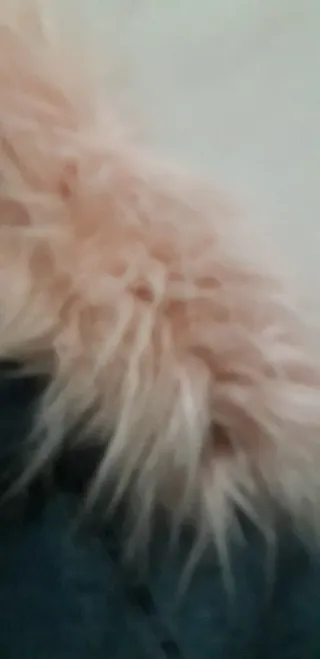 Trenca vaquera con capucha y pelo