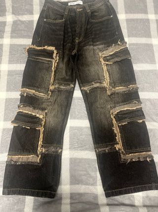 Pantalones cargo vaqueros desgastados