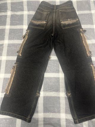 Pantalones cargo vaqueros desgastados