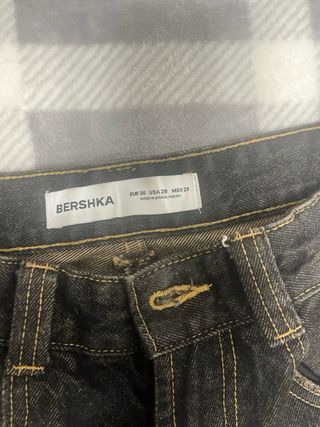 Pantalones cargo vaqueros desgastados