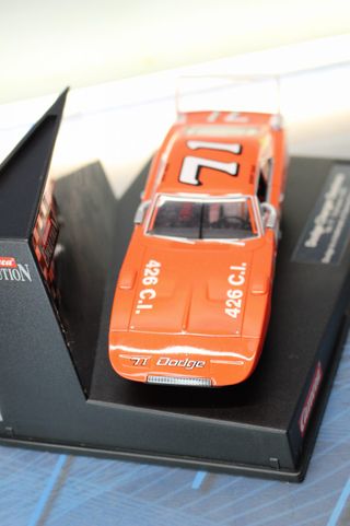 Dodge Charger Daytona nº 71 Champion 1970. Coche slot Carreras Evolution.