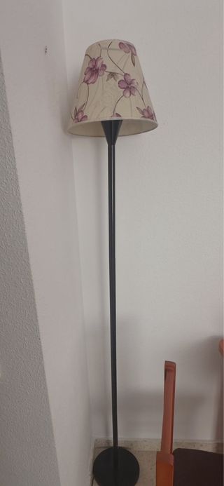 Lámpara de pie floral