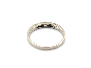 alianza oro 18k con piedra con diamante