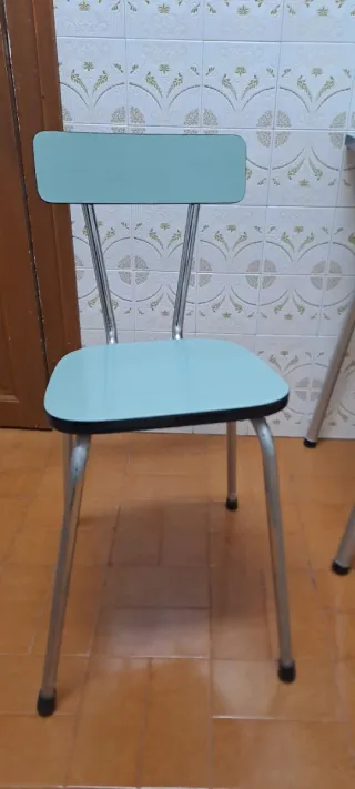 Mesa cocina vintage + 2 sillas