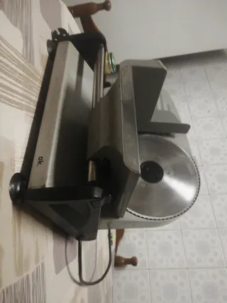 Cortafiambres eléctrico OK.