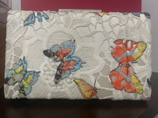 Bolso de mano con mariposas