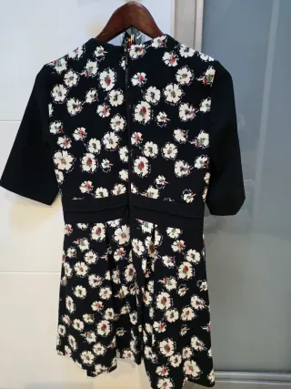 Vestido negro flores manga francesa