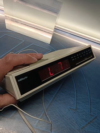 reloj despertador, Sintonizador de radio vintage Philips D 3340 in Time, 2 bandas, FM/AM, 80s ,blanco