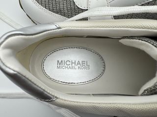 Zapatillas Michael Kors Plata y Blanco