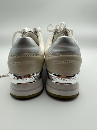 Zapatillas Michael Kors Plata y Blanco