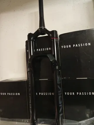 Forcella RockShox Lyrik E-bike 29 Boost 160mm