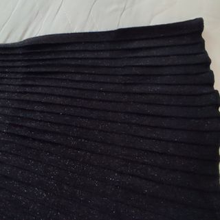 Zara. Vestido de punto negro con brillo. Talla S