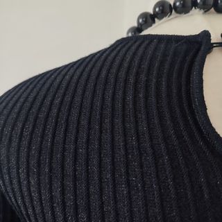 Zara. Vestido de punto negro con brillo. Talla S