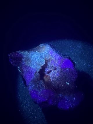 Cavidad de fluorita con maclas-Asturias (Fluores.)