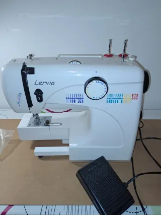 Máquina de coser Lervia poco uso